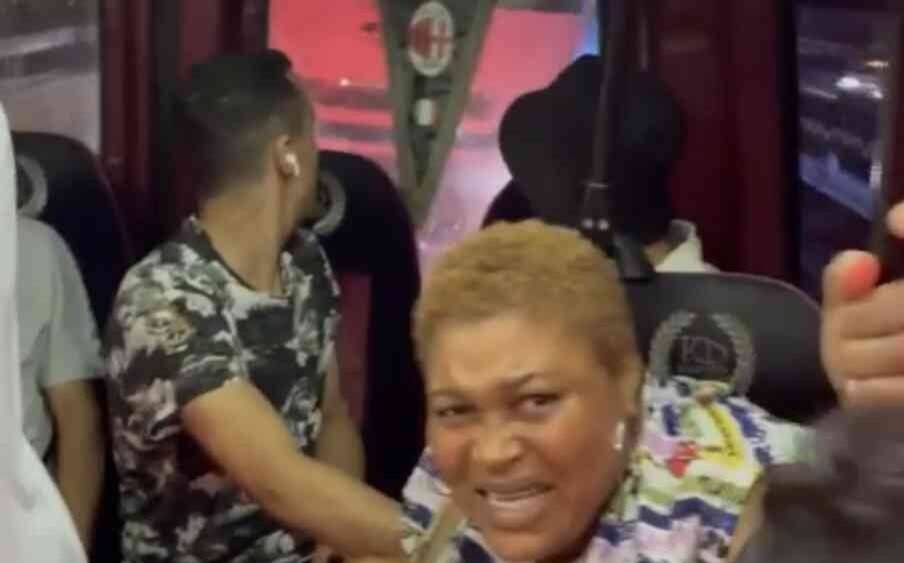 Minibüs sürücüsü kamyon şoförünü önce darp etti, sonra gasp etti