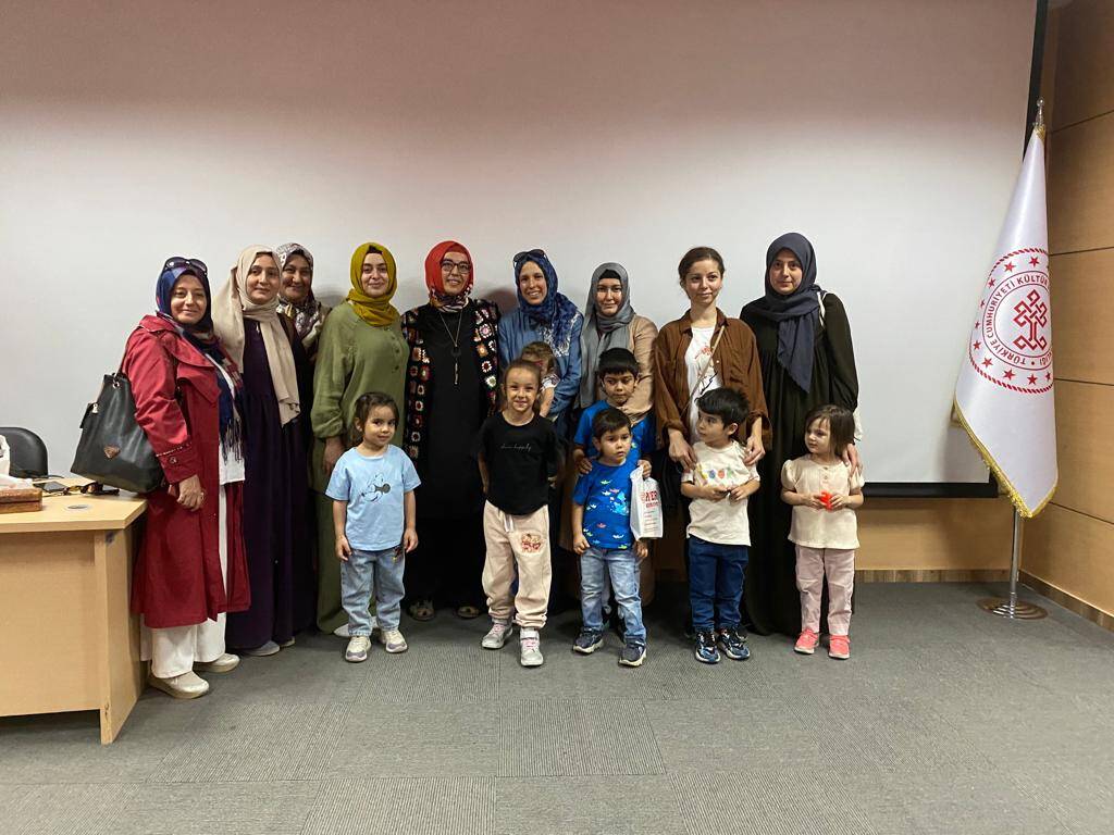 Masal yolcusu Ünal, çocuklarla buluştu