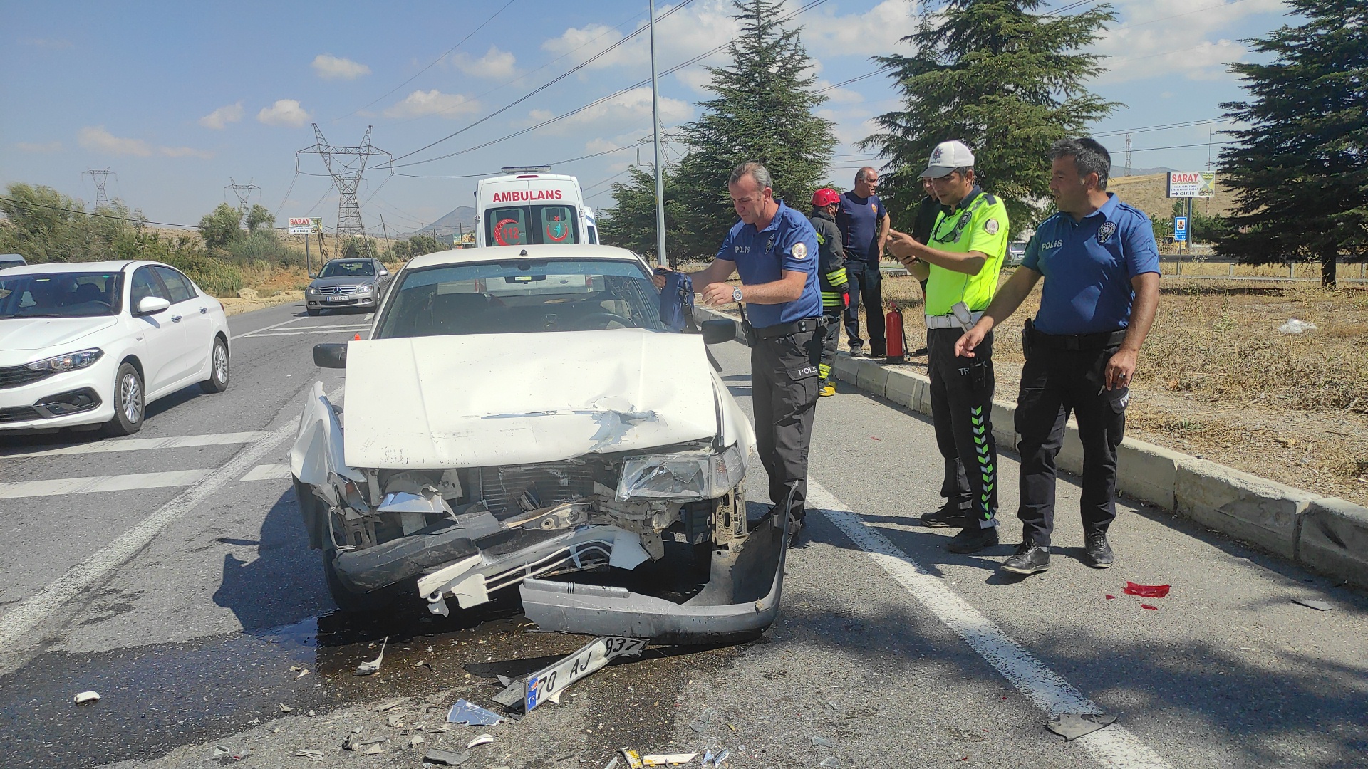 Konya'da 3 aracın karıştığı trafik kazasında 4 kişi yaralandı