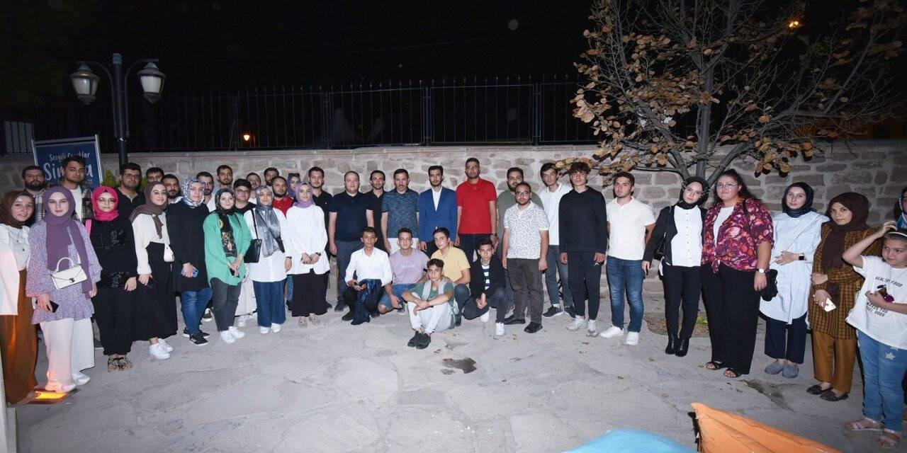 AK Parti Konya İl Gençlik Kolları’ndan açık hava sinema etkinliği