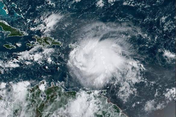 Fiona Kasırgası Porto Riko’nun 3’te 2’sini karanlığa gömdü