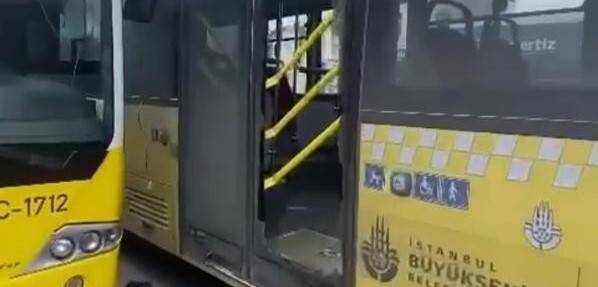 Üsküdar’da İETT otobüsleri kaza yaptı: Yolcular durakta kaldı