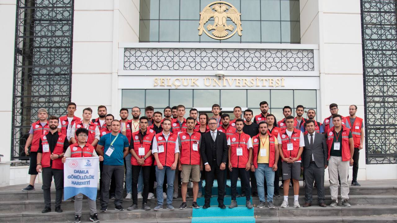 Damla Projesi’nin gönüllü gençleri Selçuk Üniversitesi'ndeydi