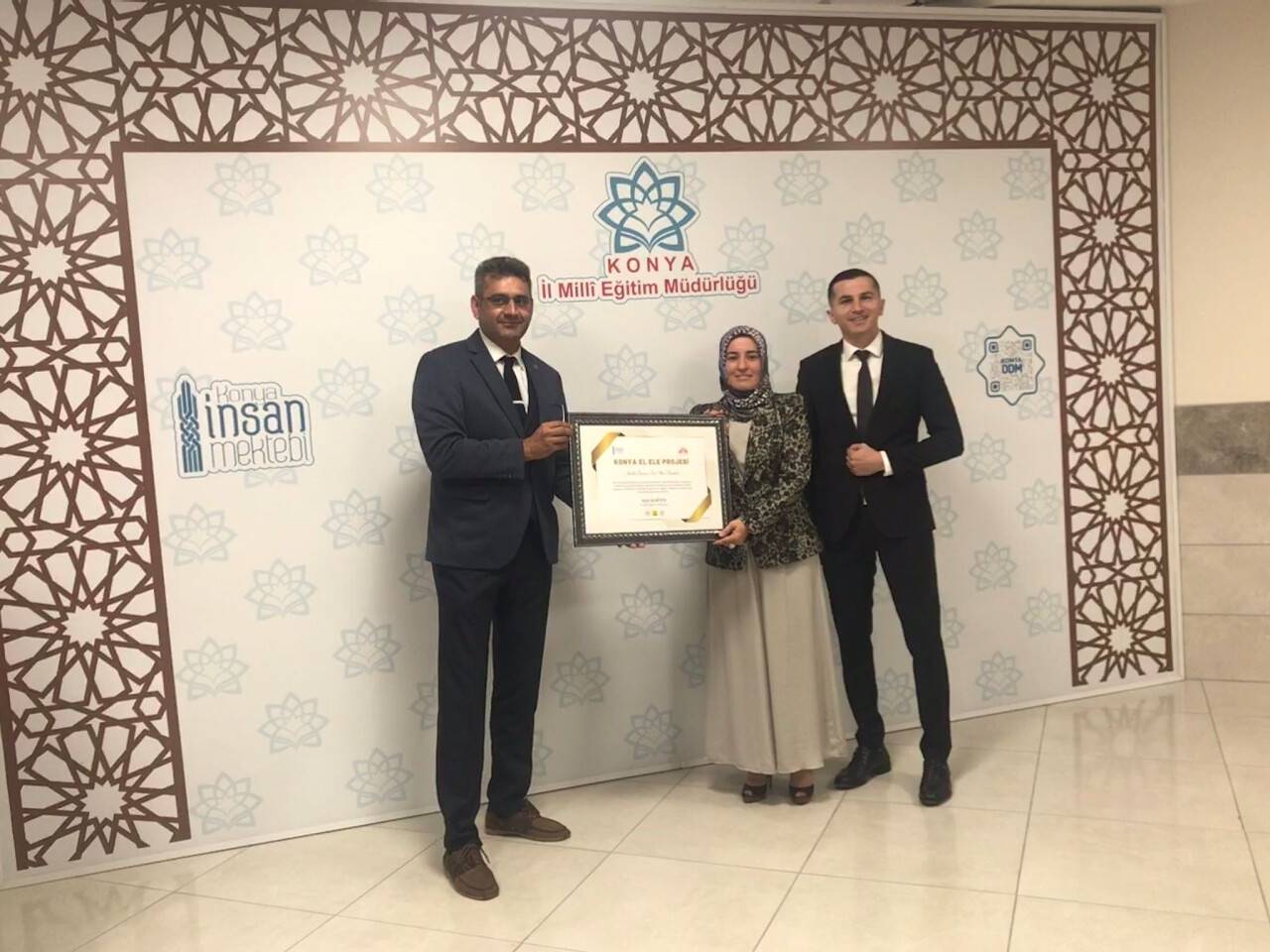 'Elele Okuyoruz'a birincilik