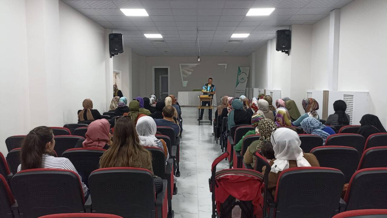 Konya Narkotik Polisi anneleri bilinçlendiriyor