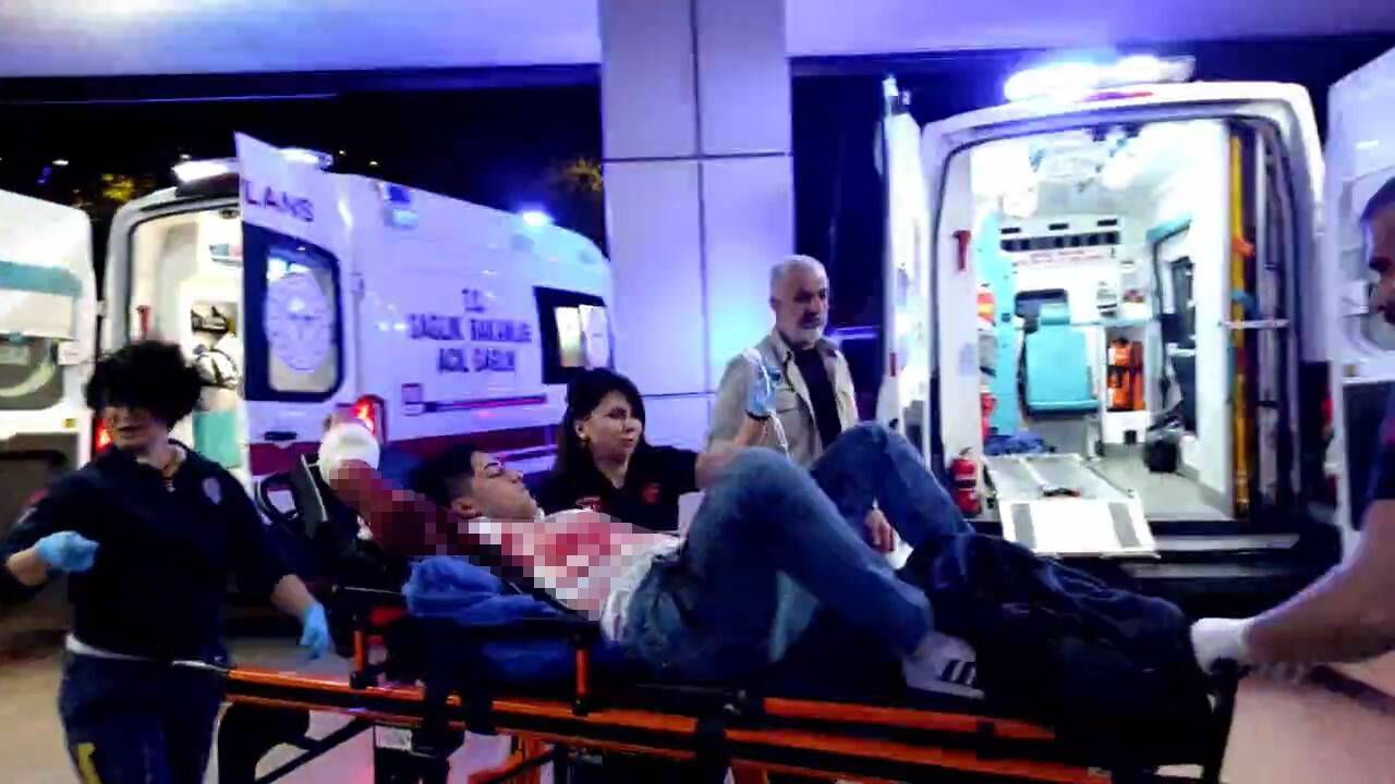 Şehrin göbeğinde onlarca kişi birbirine girdi: 2 yaralı, 4 gözaltı