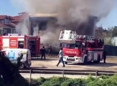 Bahçede çıkan yangın eve sıçradı, itfaiye seferber oldu