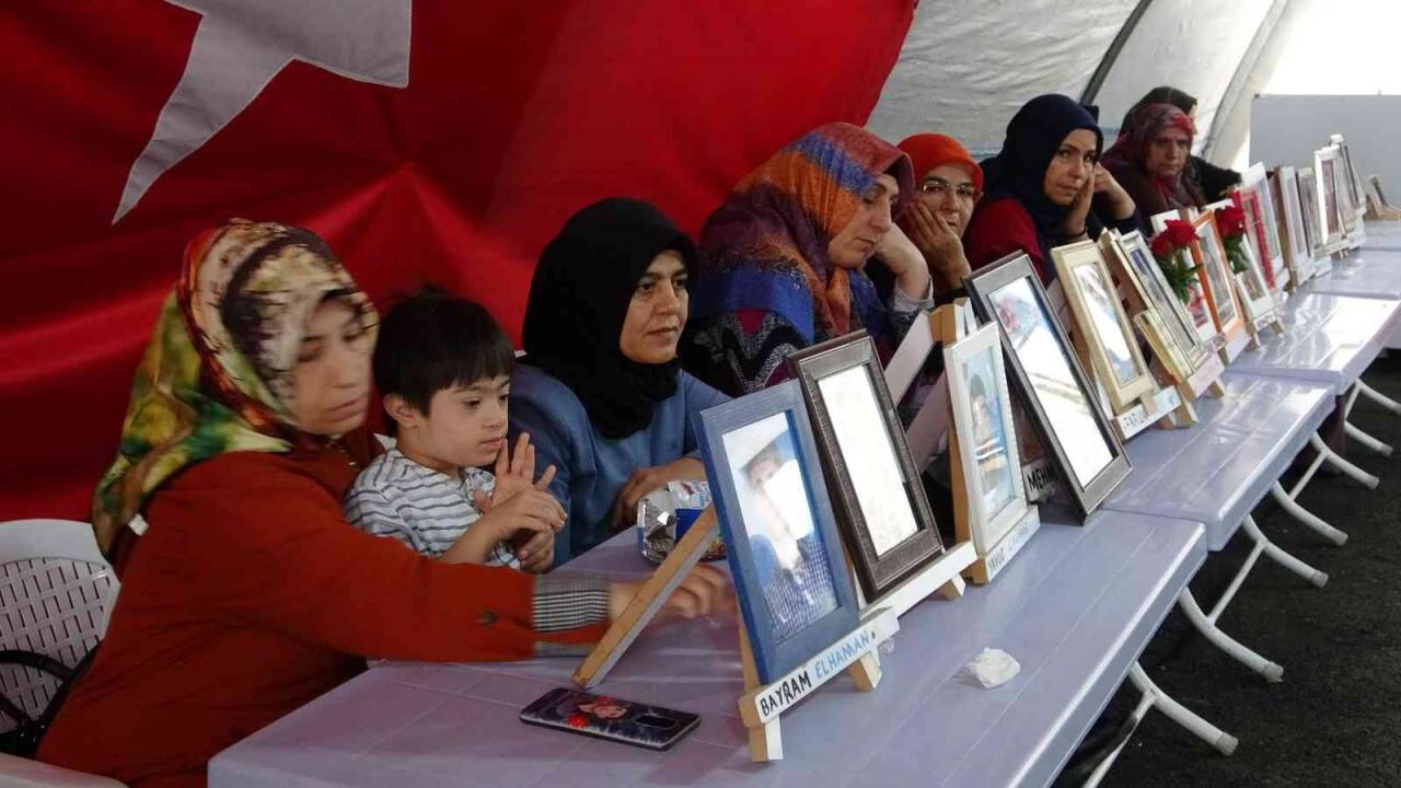Aileler evlatlarını bin 118 gündür HDP’den istiyor