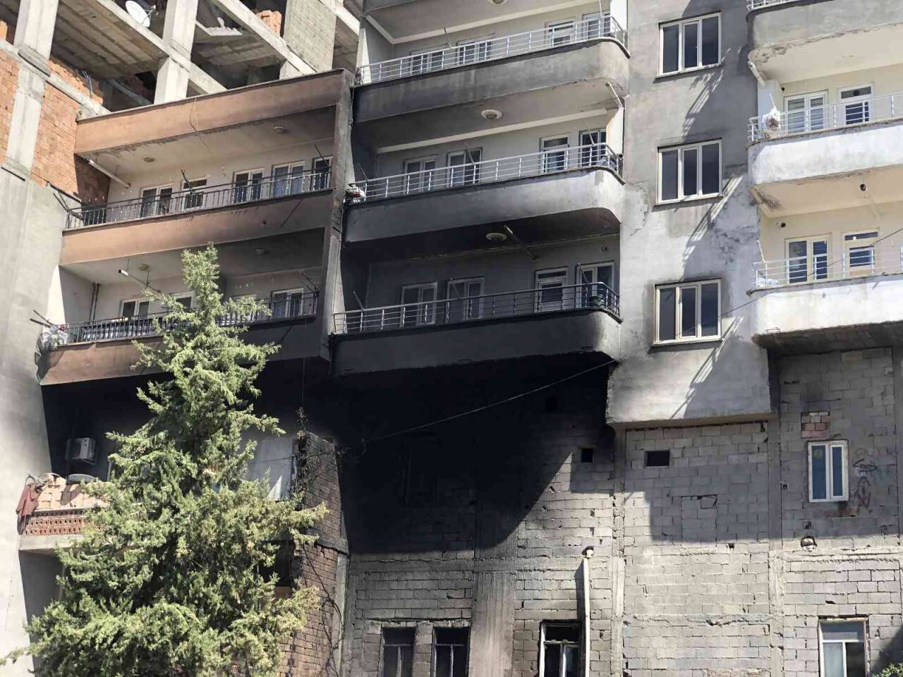 Cansız manken atölyesindeki yangın paniğe neden oldu