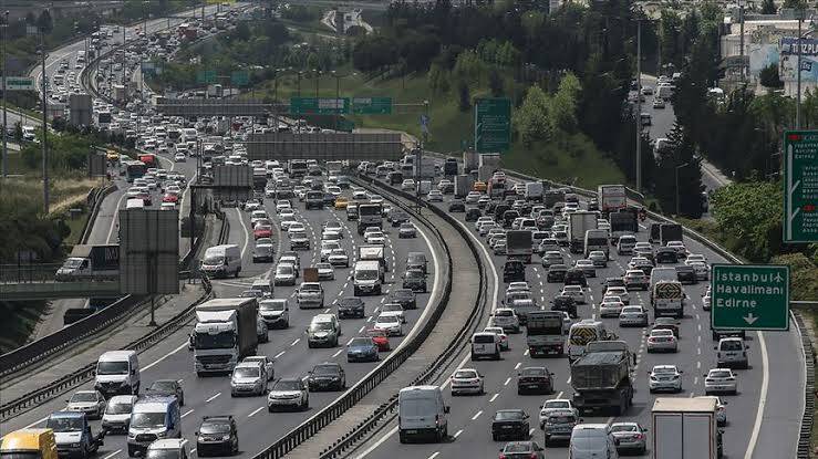 İstanbul’da haftanın ilk günü trafik yoğunluğu yüzde 60’a ulaştı
