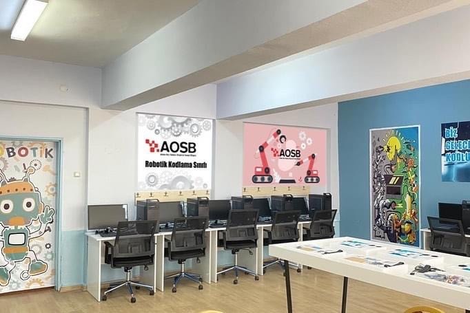 AOSB, Sarıçam’da robotik kodlama sınıfı açtı
