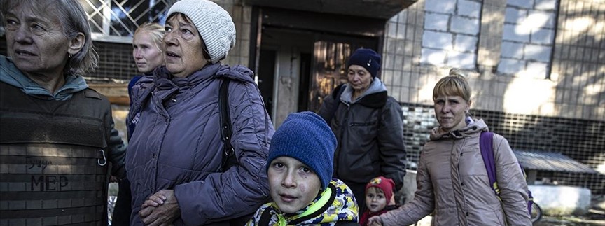 Harkiv bölgesinde cephe hattına yakın yerleşim birimlerinden tahliyeler sürüyor