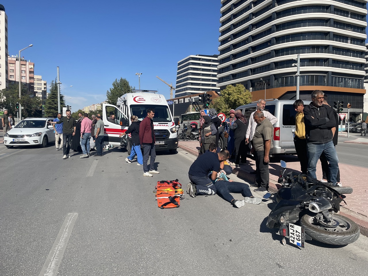 Konya'da çarpışan motosikletlerin sürücüleri yaralandı