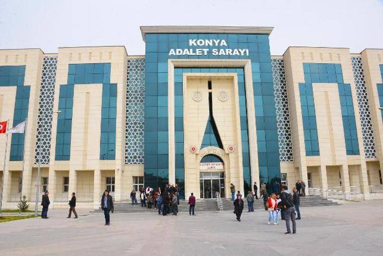 Darbedilen kadını kurtarmaya çalışan boks antrenörünü bıçakla öldüren iki sanık yargılanıyor