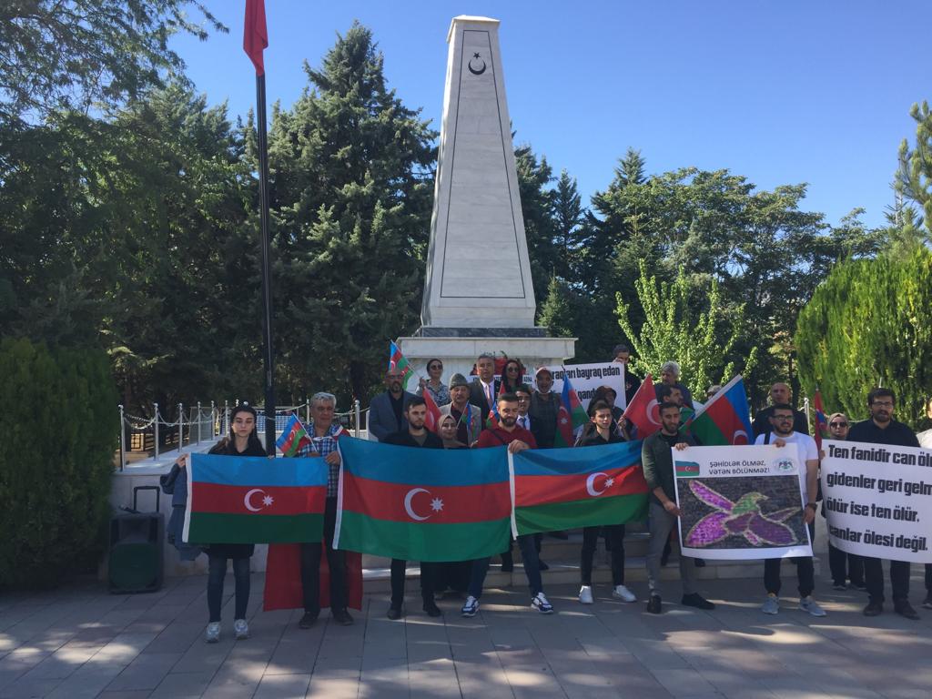 Azerbaycanlı öğrenciler Konya'da 2. Karabağ Savaşı şehitlerini andı