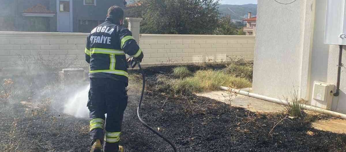 Menteşe’de çıkan yangın korkuttu