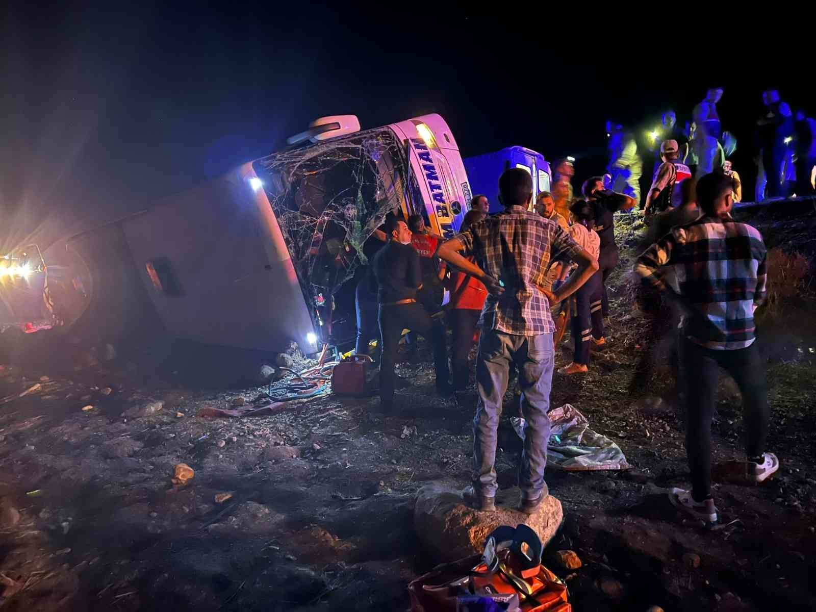 Şanlıurfa’da yolcu otobüsü devrildi: Yaralılar var