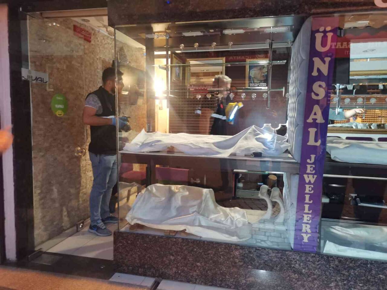 İzmir Kemeraltı Çarşısı’nda kuyumcu soygunu