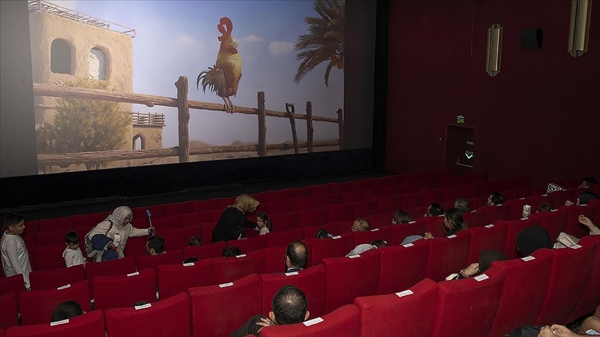 "Tay" sinemada liderliğini korudu