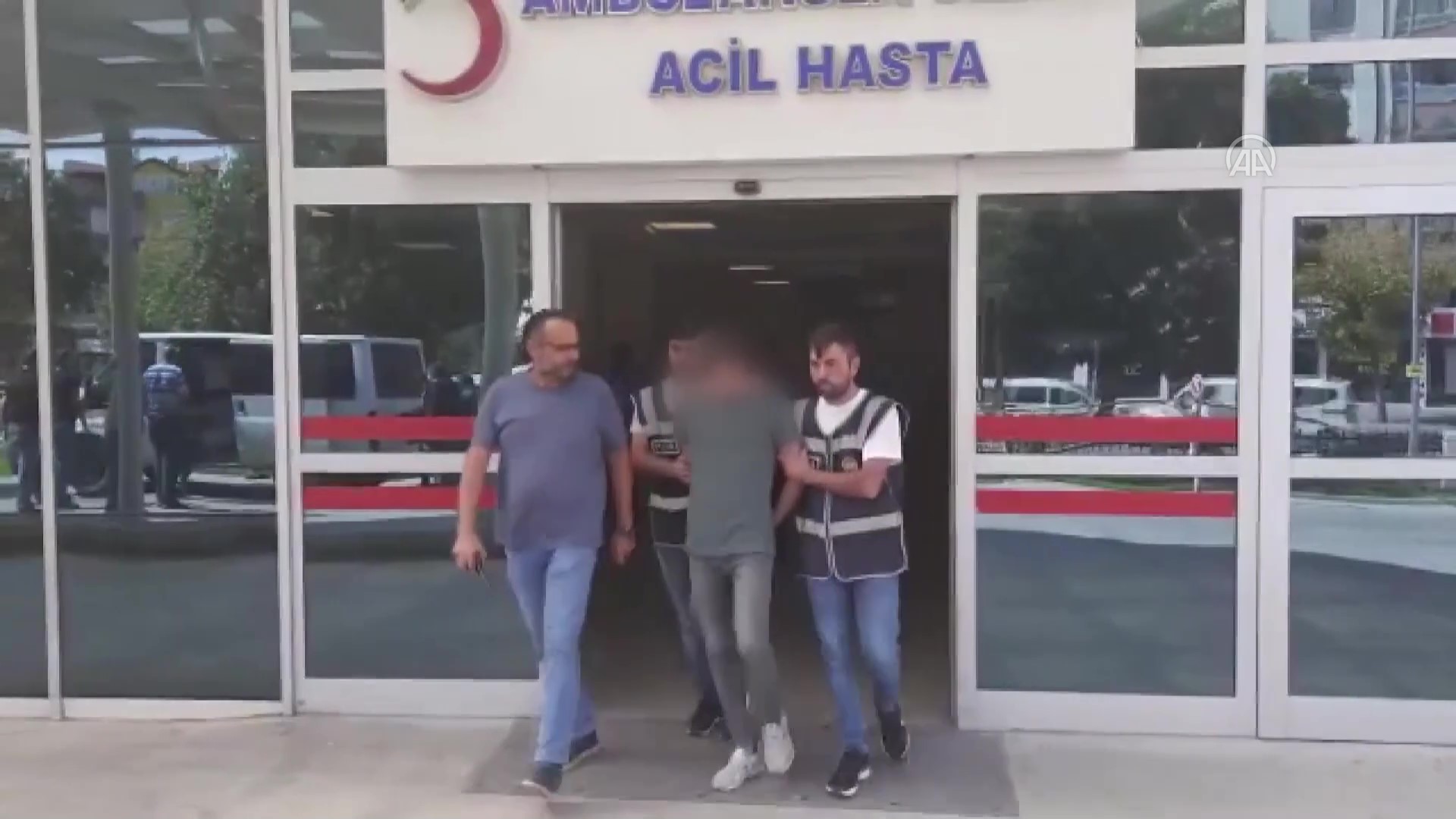 Konya'da kaldırımda yürüyen kişinin telefonunu gasbeden zanlı tutuklandı