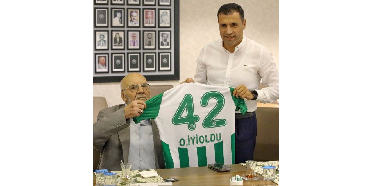 Başkan Özgökçen eski başkanları ağırladı