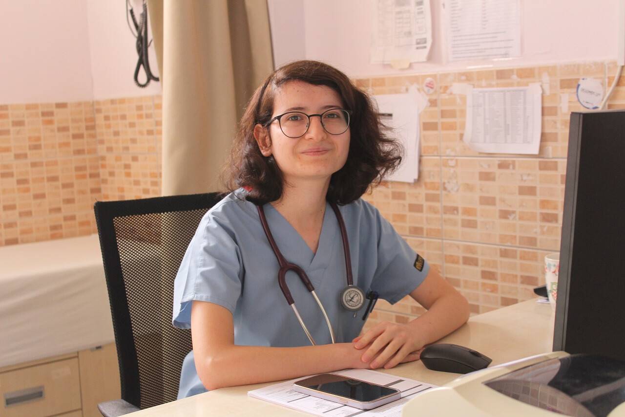 Doğduğu ve büyüdüğü ilçeye doktor olarak atandı