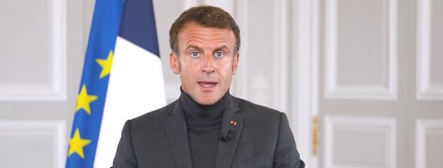 Fransa'da kalın giyinme trendine Macron da katıldı