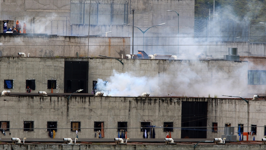 Ekvador'da bir hapishanede mahkumlar arasında çıkan çatışmada 15 kişi öldü