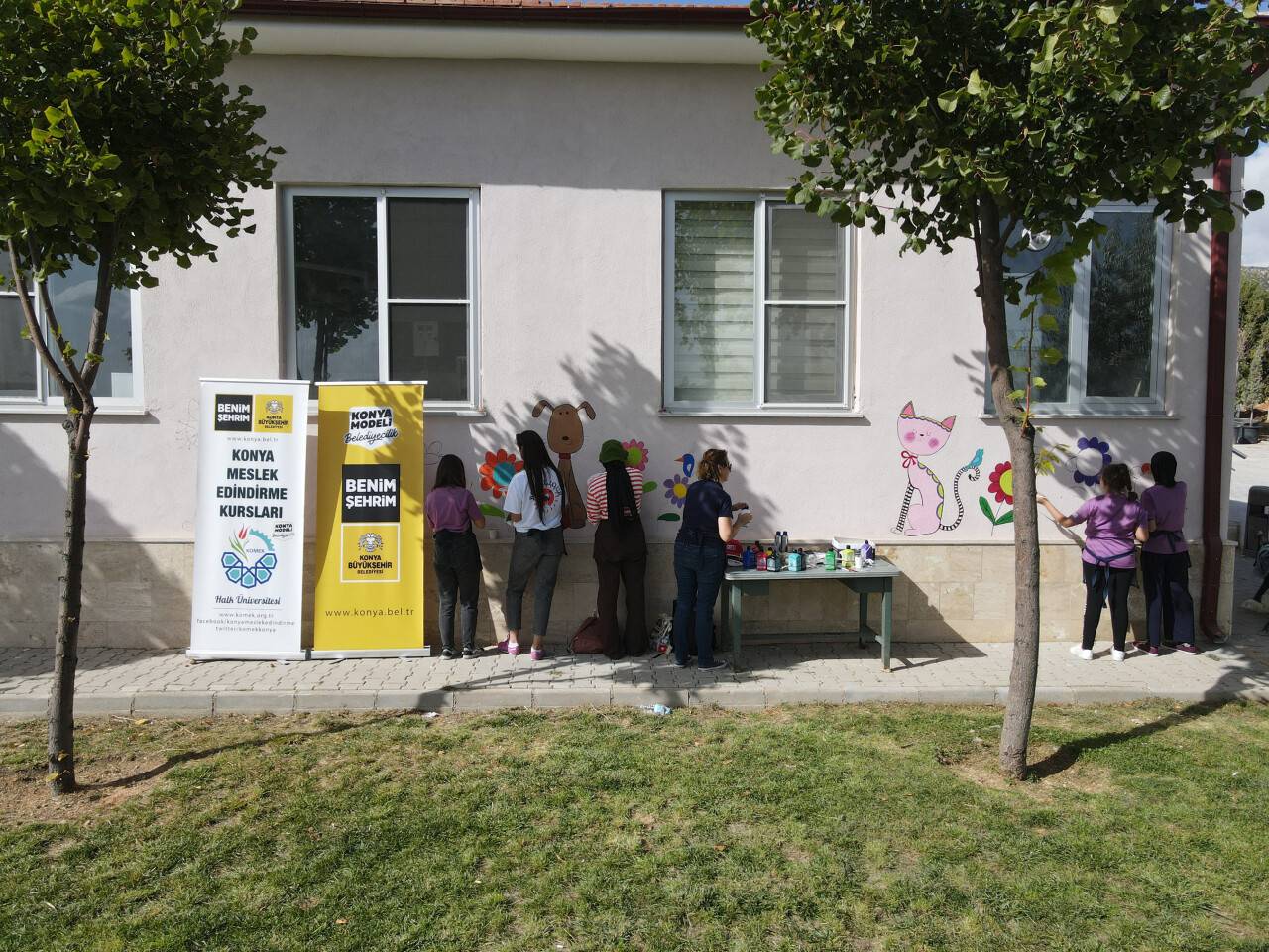 Genç KOMEK, Büyükşehir Hayvan Bakımevi’ni renklendirdi