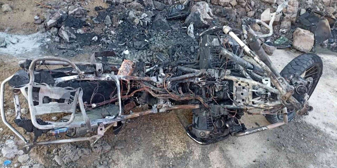 Motosiklet duvara çarparak alev aldı : 1 ölü