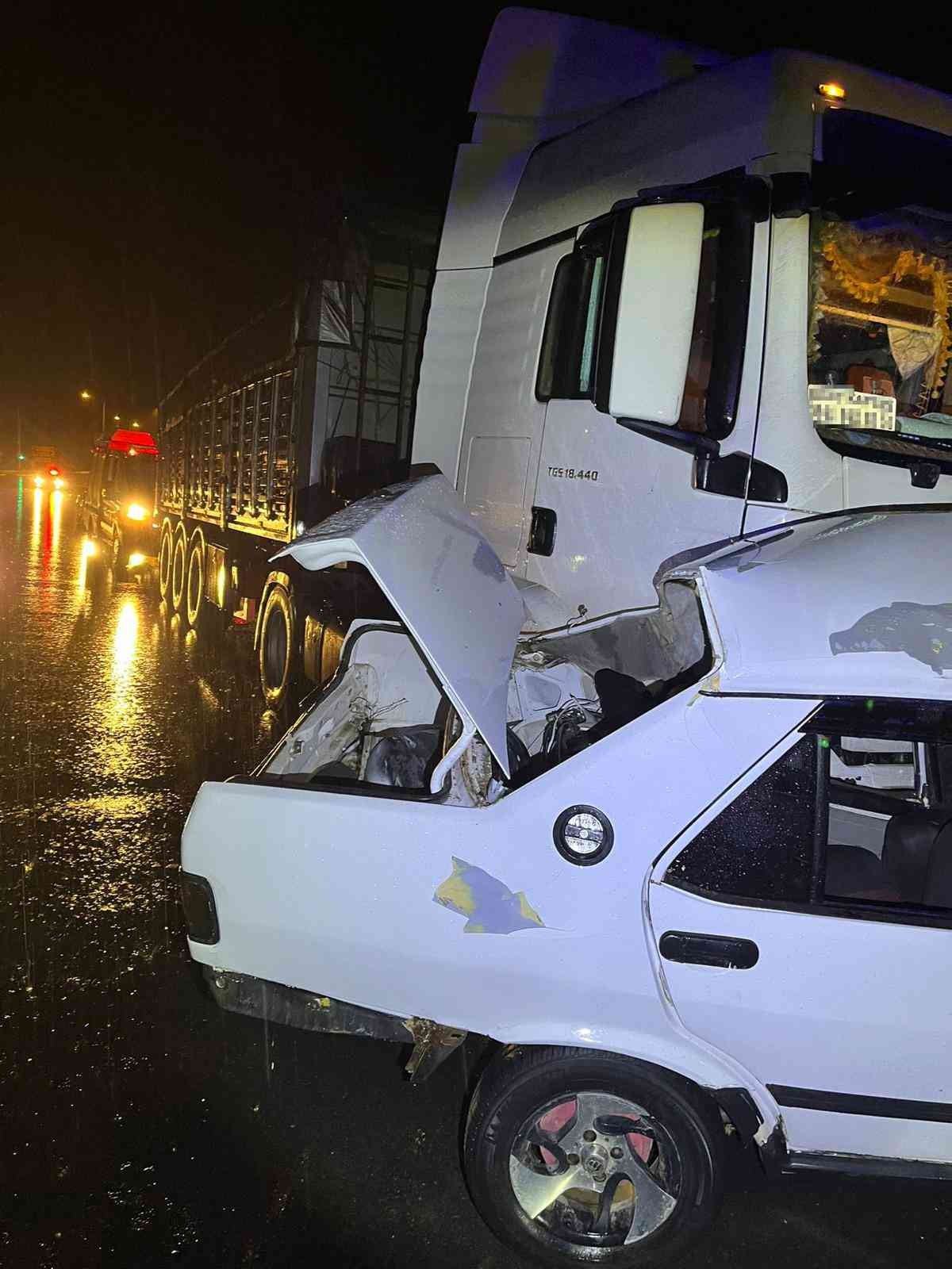 Konya’da otomobil ile tır çarpıştı: 1 ölü, 1 yaralı