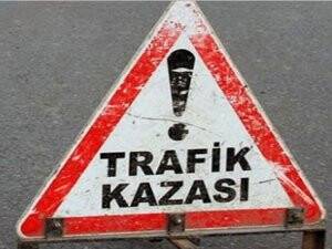 Otomobil Elektrik Direğine Çarptı: 3 Yaralı