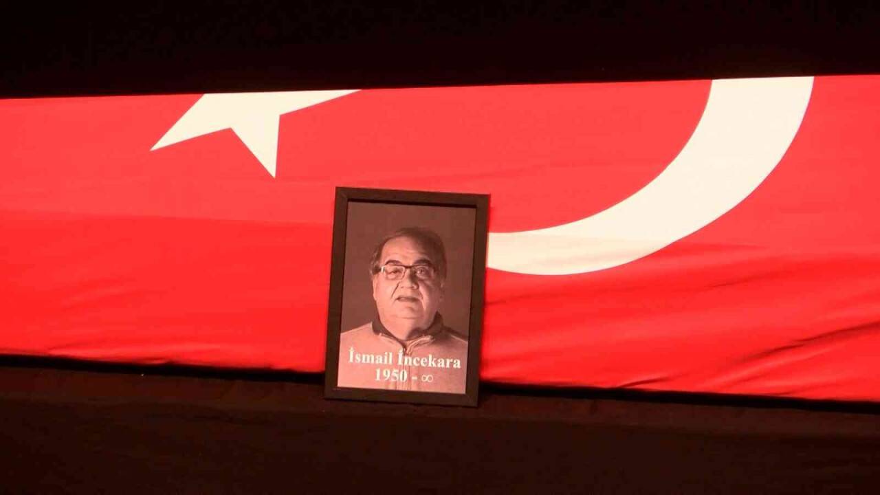 Oyuncu İsmail İncekara için İstanbul Tekel Sahnesi’nde anma töreni düzenlendi