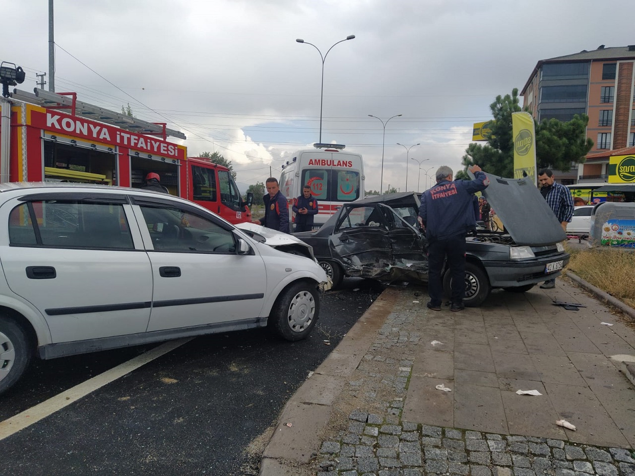 Konya'da iki otomobilin çarpıştığı kazada 3 kişi yaralandı