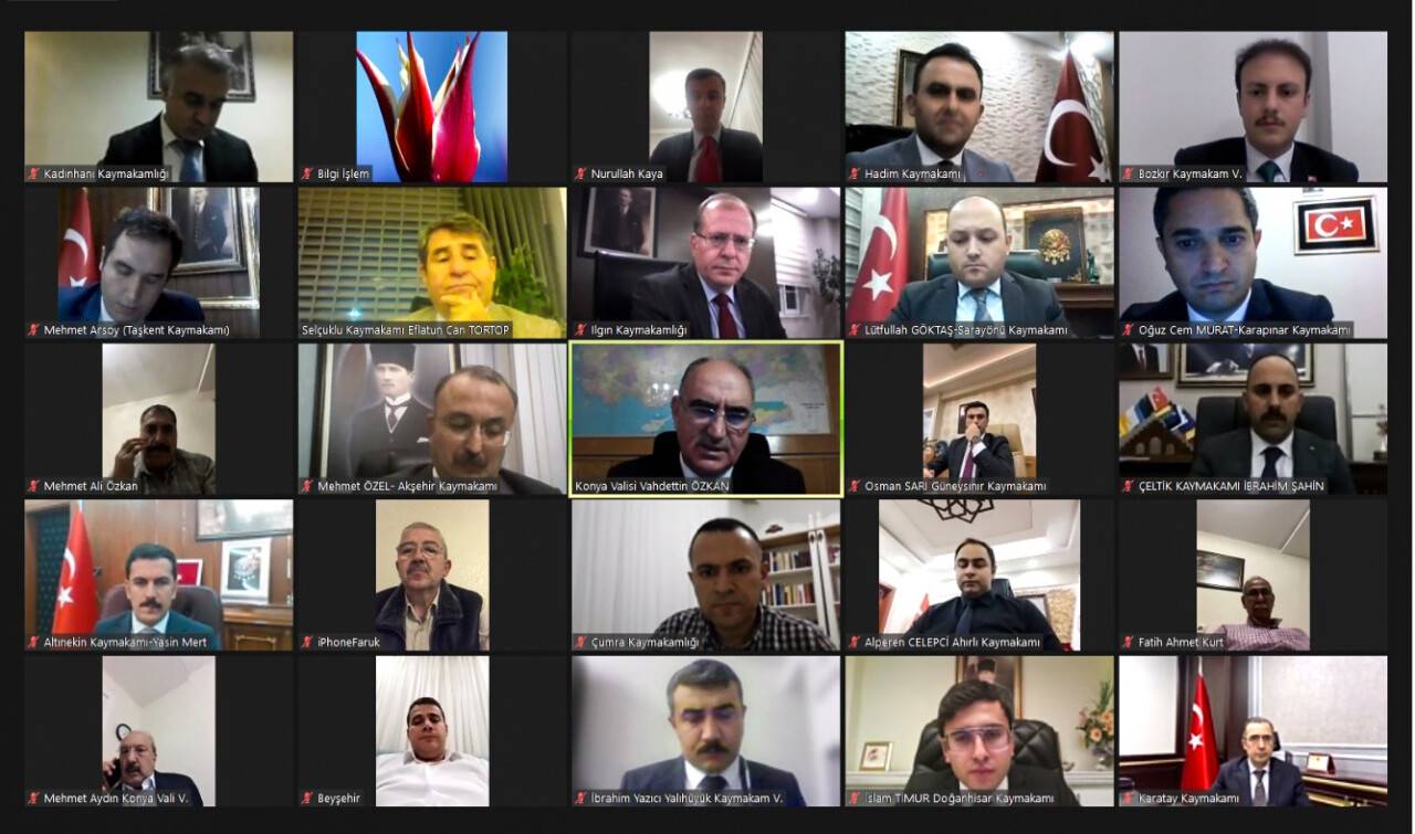Vali Özkan, kaymakamlarla toplantı yaptı