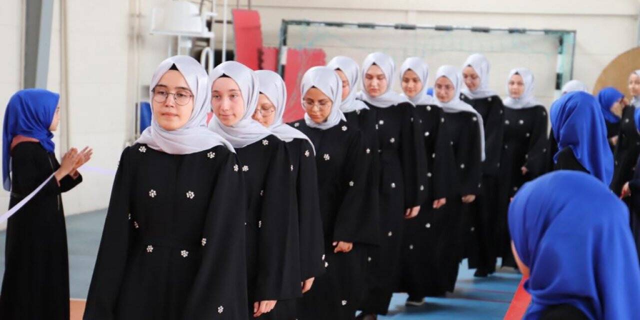 Hafızlar taç giydi