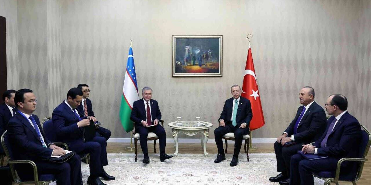 Cumhurbaşkanı Erdoğan, Özbekistanlı mevkidaşı Mirziyoyev ile görüştü