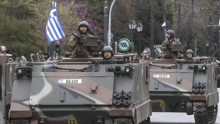 Yunanistan, kötüye giden ekonomisine rağmen silah harcamalarını sürdürüyor