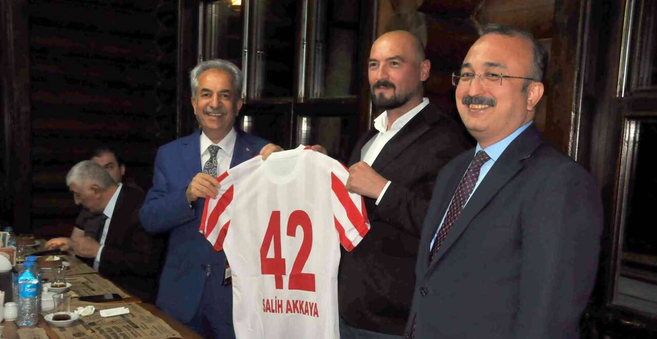 Başkan Akkaya’dan Akşehirspor’a motivasyon yemeği