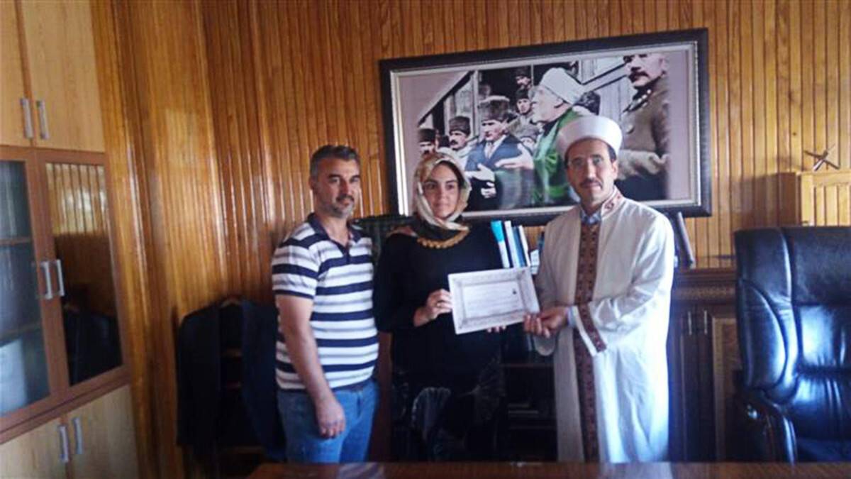 İslamiyet'i seçen Fransız kadın Müslüman oldu