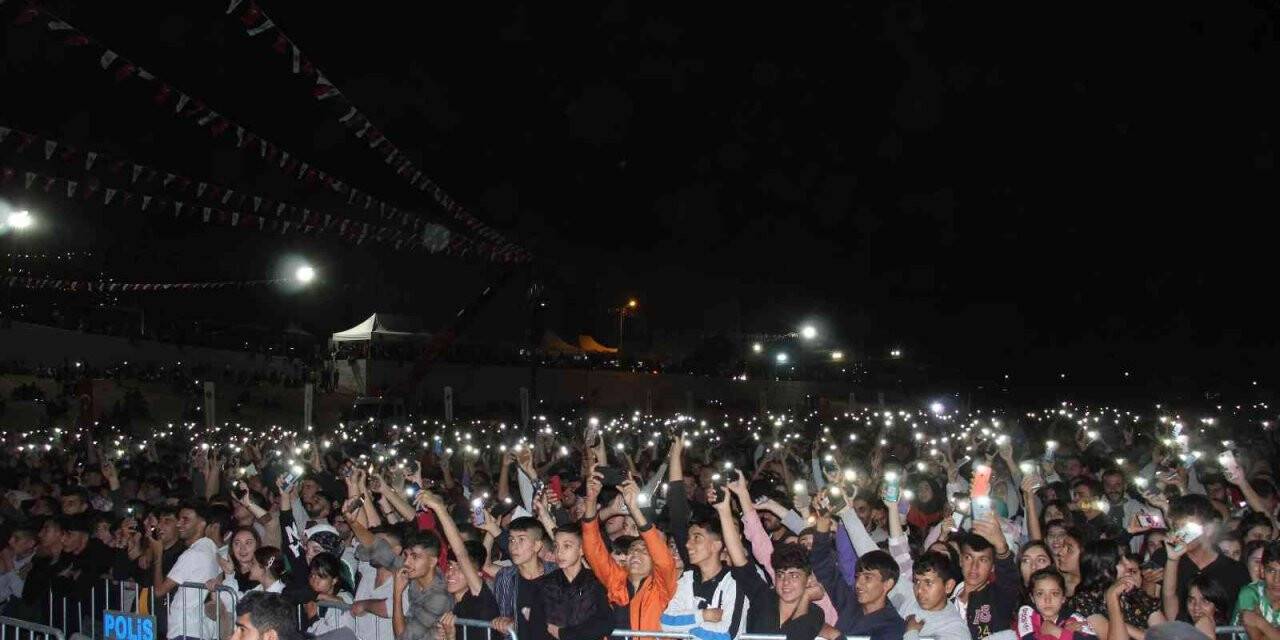 Şırnak’ta 20 bin kişiyle konser coşkusu
