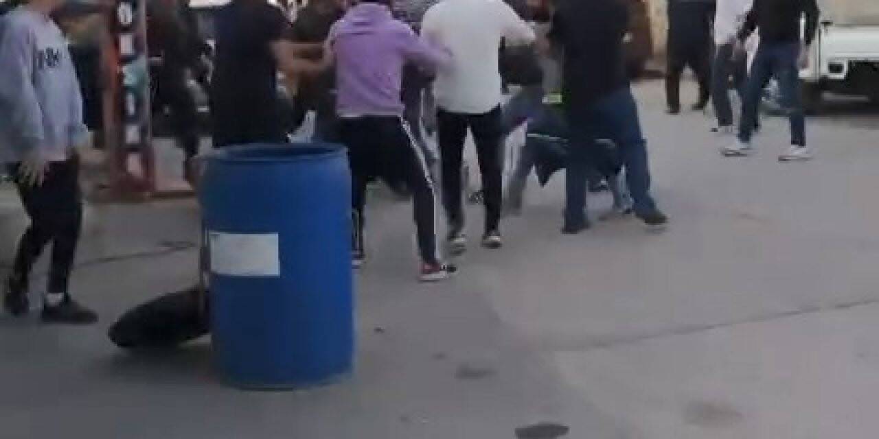 Bursa’da pazar esnafı birbirine girdi, ortalık savaş alanına döndü