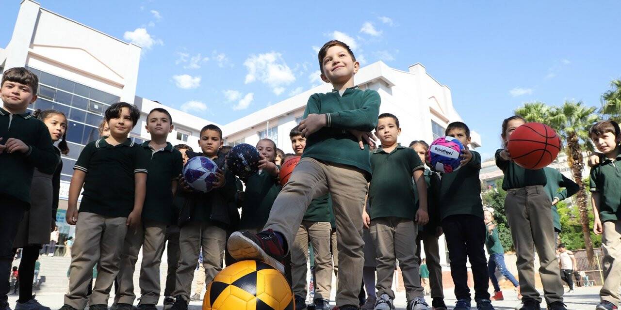 En çok atık pil toplayan öğrencilere hediye