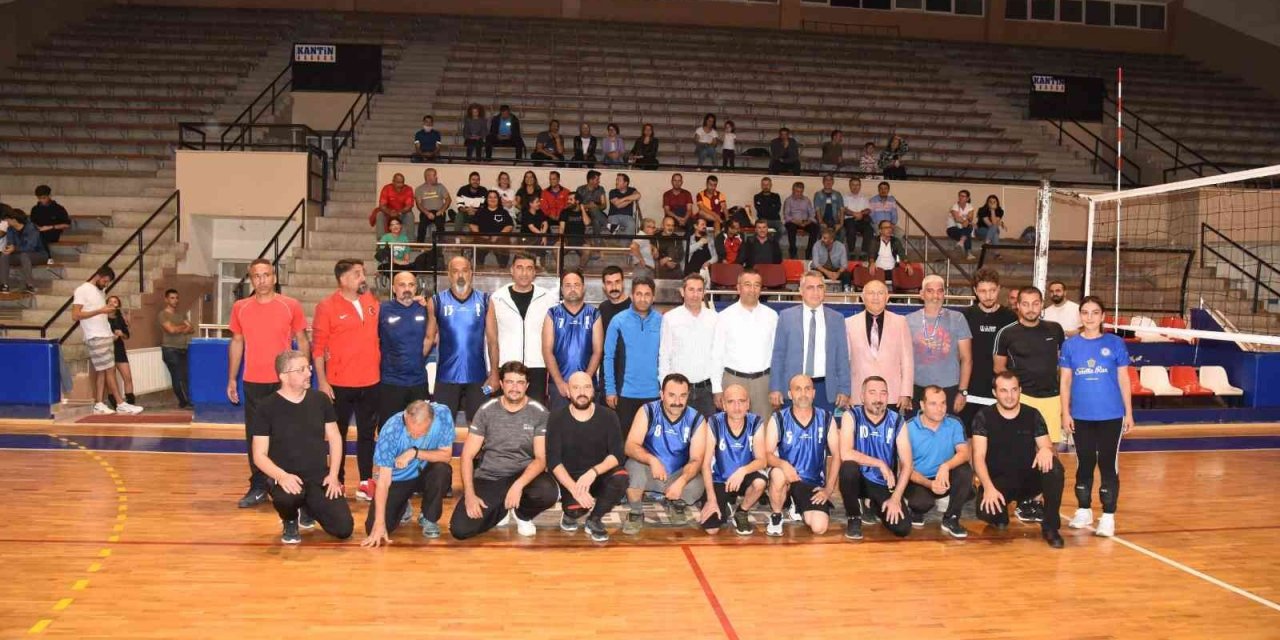 Nazilli’de okullar arası voleybol turnuvası başladı