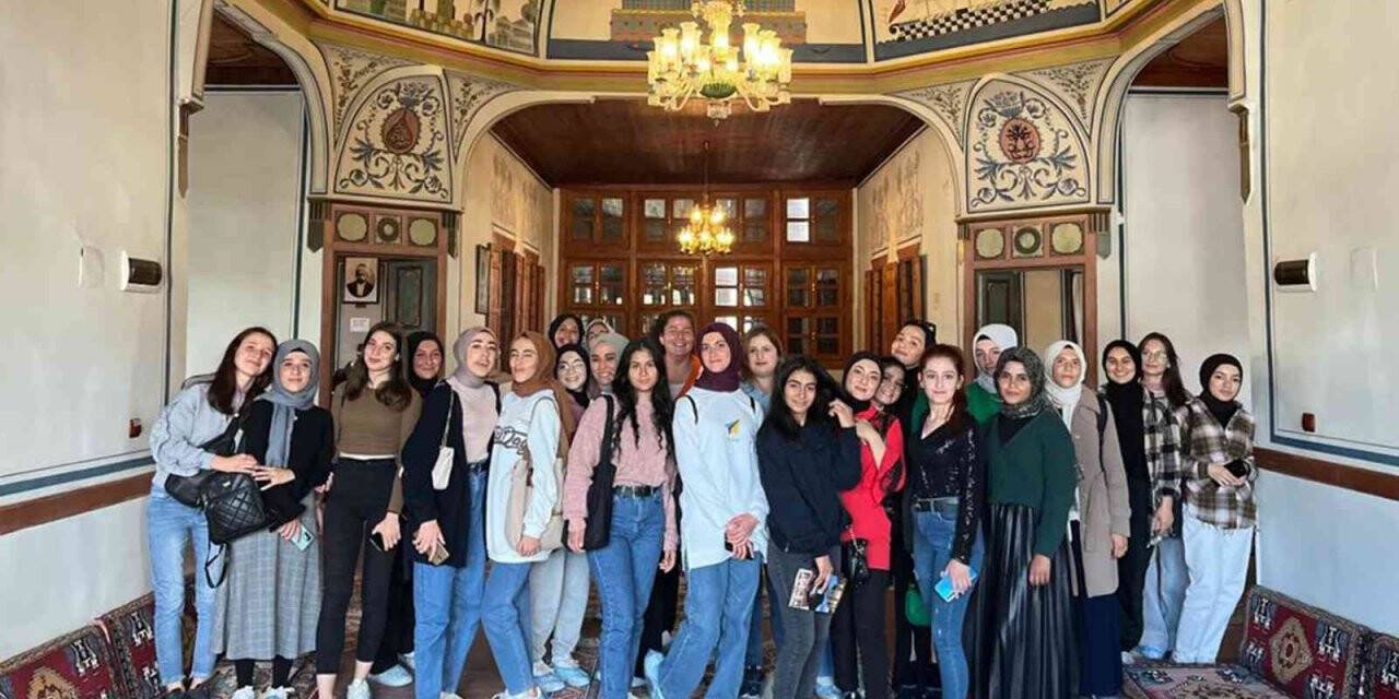 GSB’ye bağlı yurtlarda kalan öğrenciler Karaman’ı gezdi