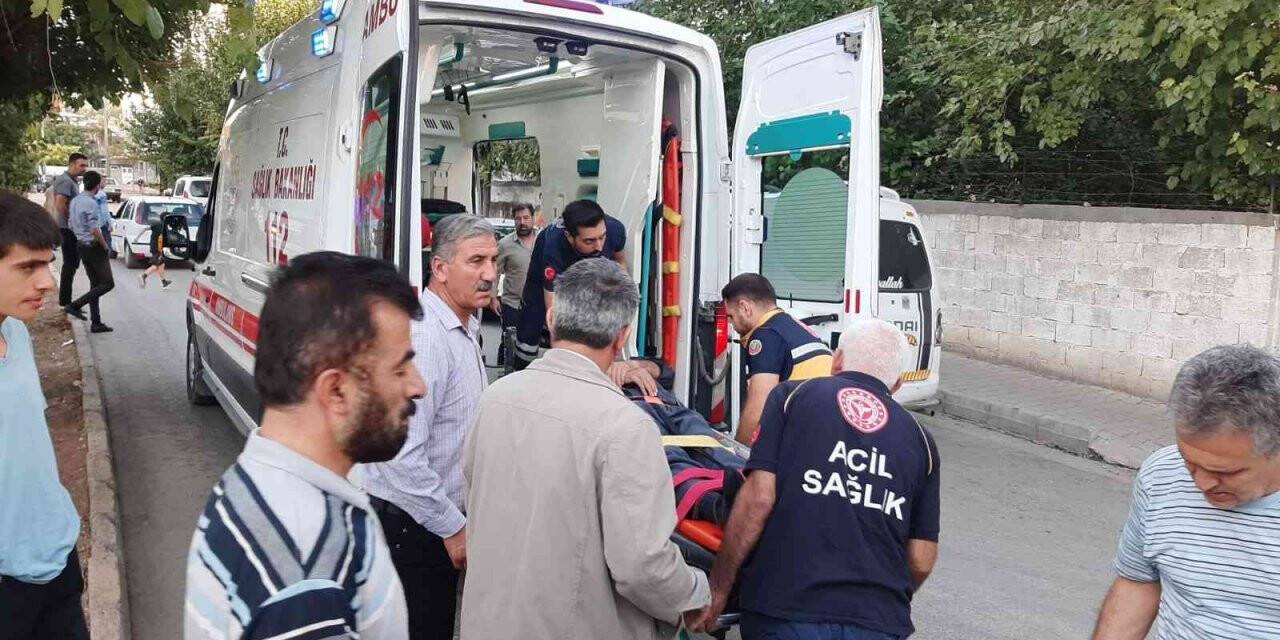 Otomobilin çarptığı yaya yaralandı