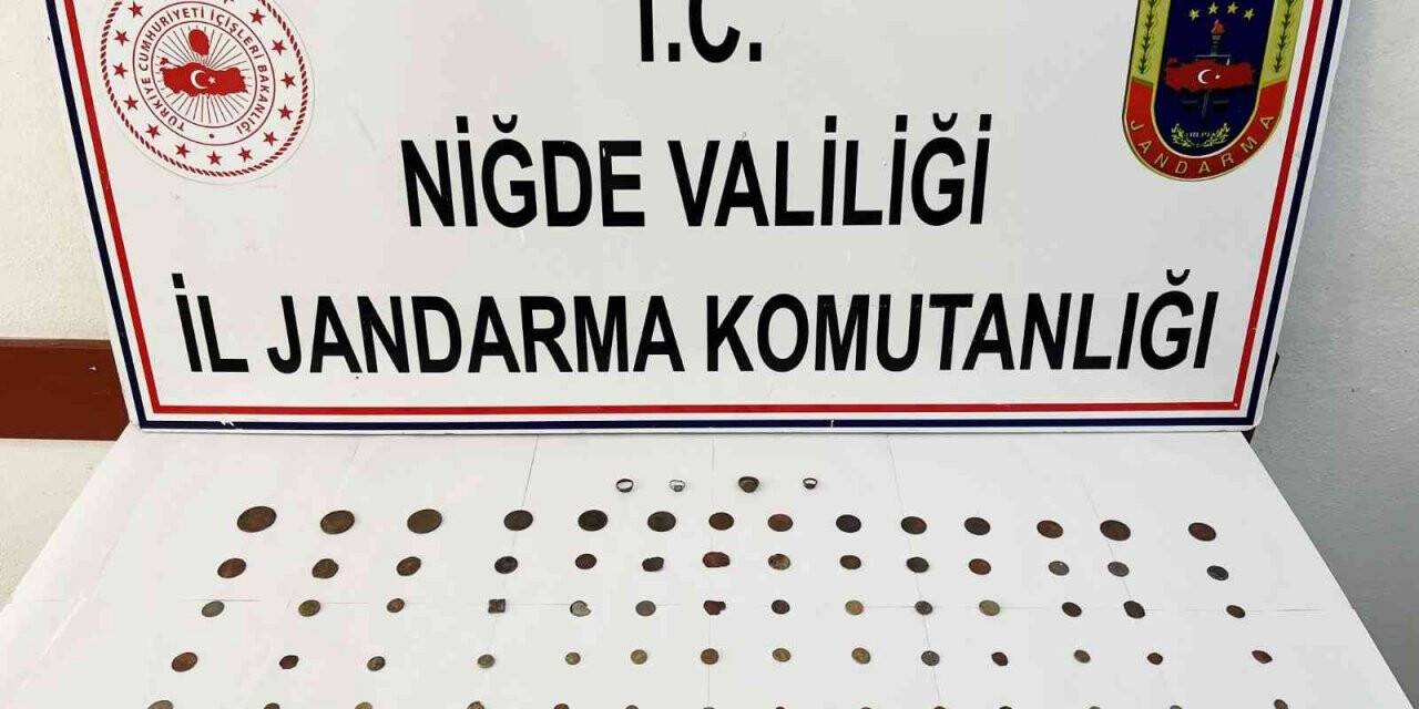 Jandarmadan 2 farklı tarihi eser operasyonu: 211 adet sikke ele geçirildi