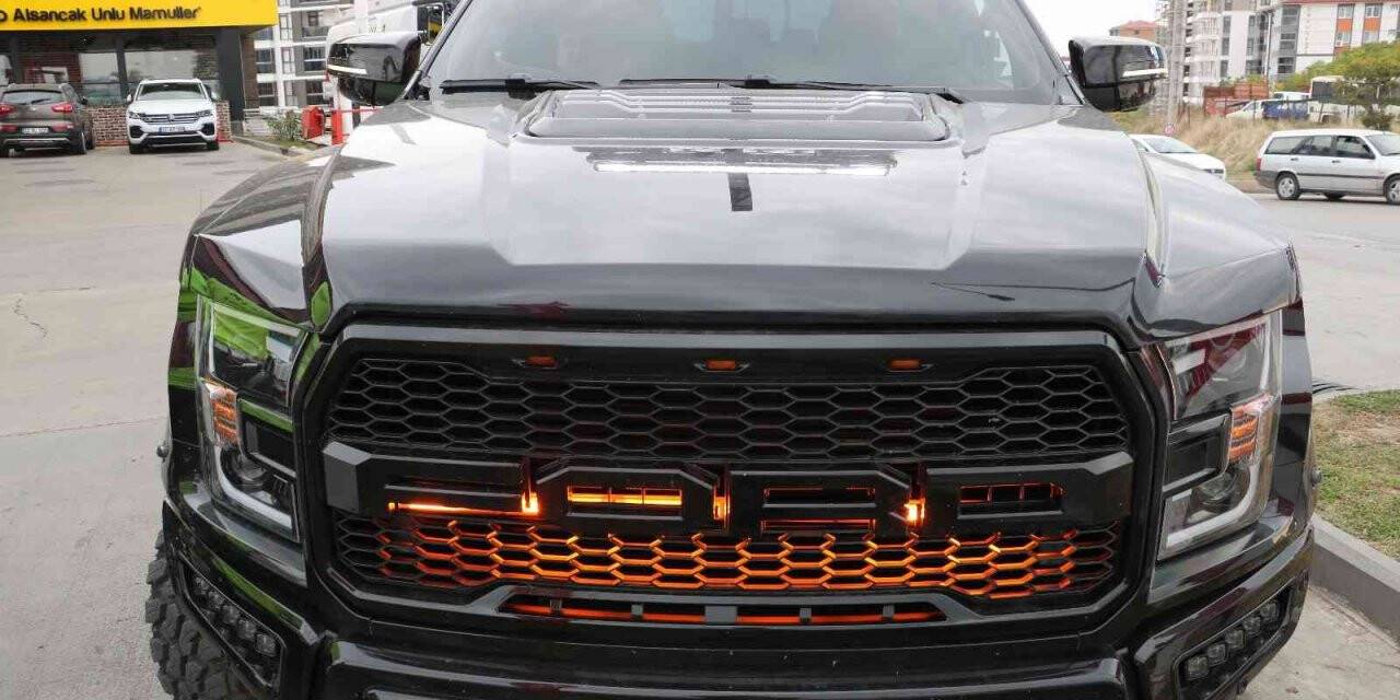 Çakarlı lüks aracın cezası ağır oldu