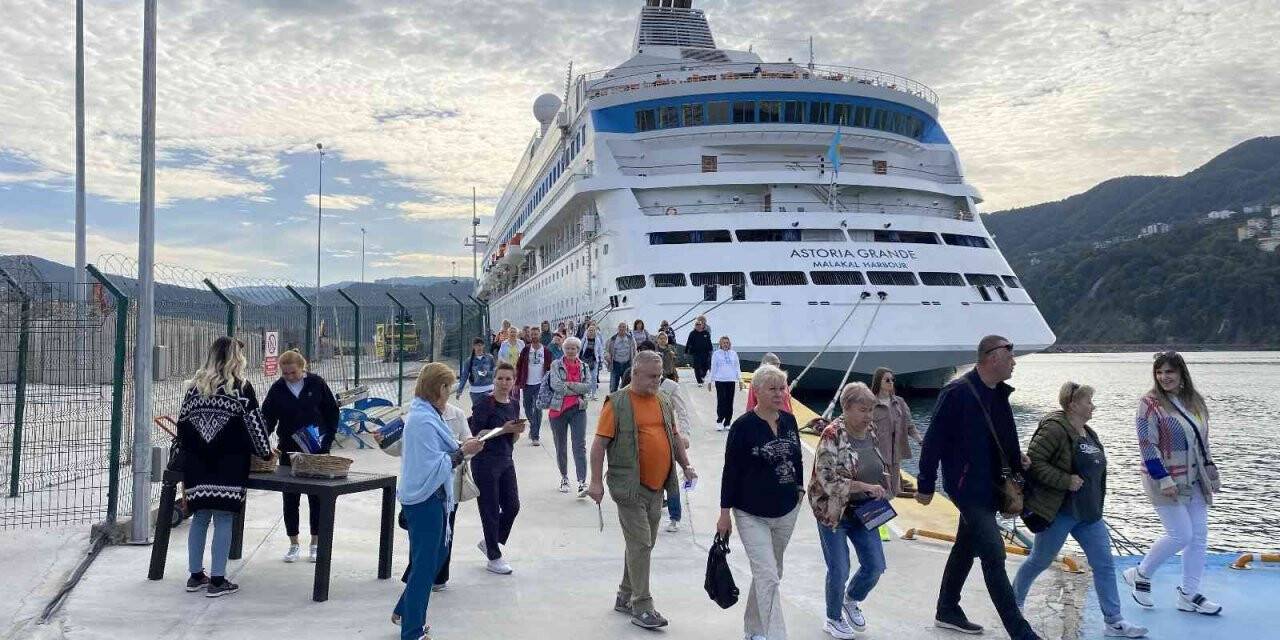 Amasra kruvaziyer gemilerle 3 bin 358 turist ağırladı