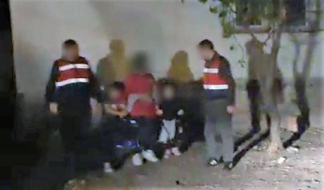 Öz çocuklarını kaçırıp, sevgilisine eski kocasından fidye istetti